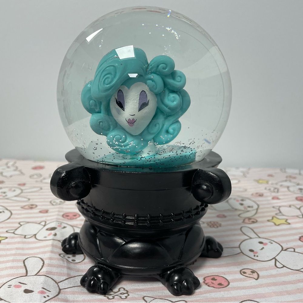 Disney Haunted Mansion Madame Leota Snow Globe Light Up Ghostly Decor